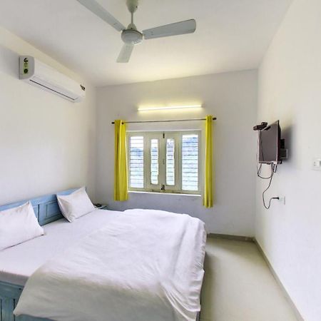 Shikhar Bunglow - A Stunning Valley View Bungalow In Mount Abu Bed and Breakfast Eksteriør billede