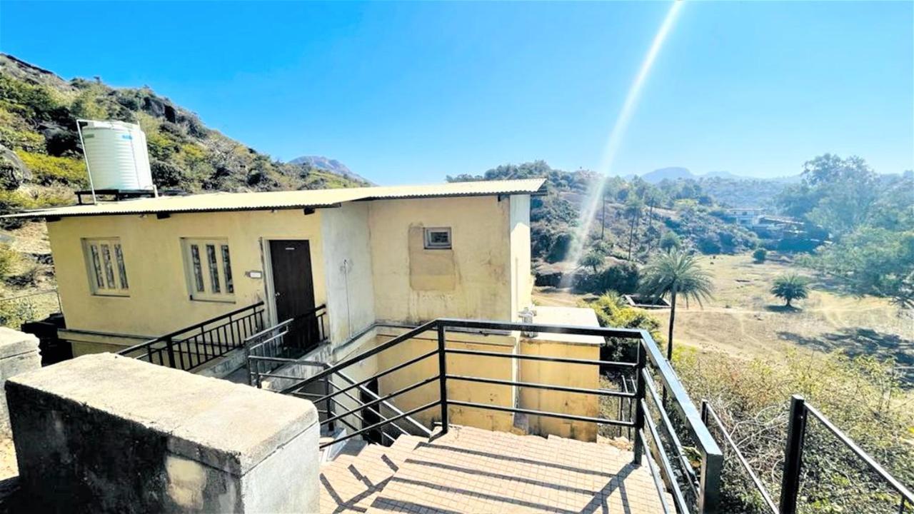 Shikhar Bunglow - A Stunning Valley View Bungalow In Mount Abu Bed and Breakfast Eksteriør billede