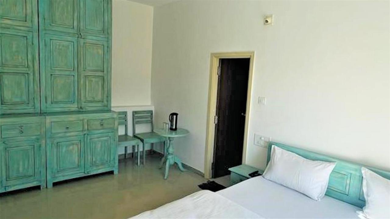 Shikhar Bunglow - A Stunning Valley View Bungalow In Mount Abu Bed and Breakfast Eksteriør billede