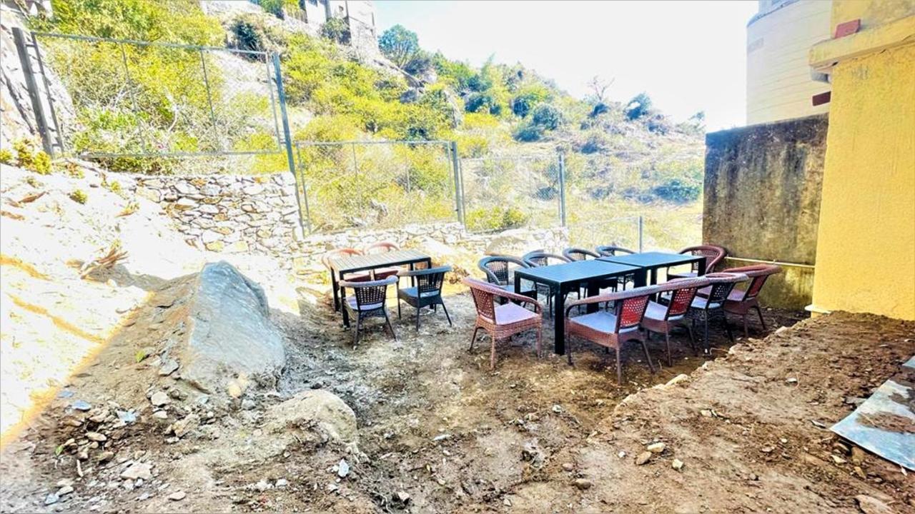 Shikhar Bunglow - A Stunning Valley View Bungalow In Mount Abu Bed and Breakfast Eksteriør billede