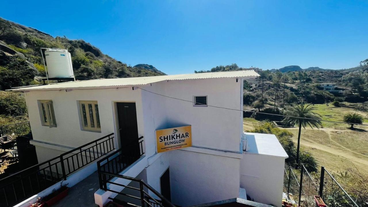 Shikhar Bunglow - A Stunning Valley View Bungalow In Mount Abu Bed and Breakfast Eksteriør billede